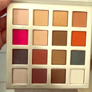 💕Brand New - PÜR Trolls Eyeshadow Pallet💕